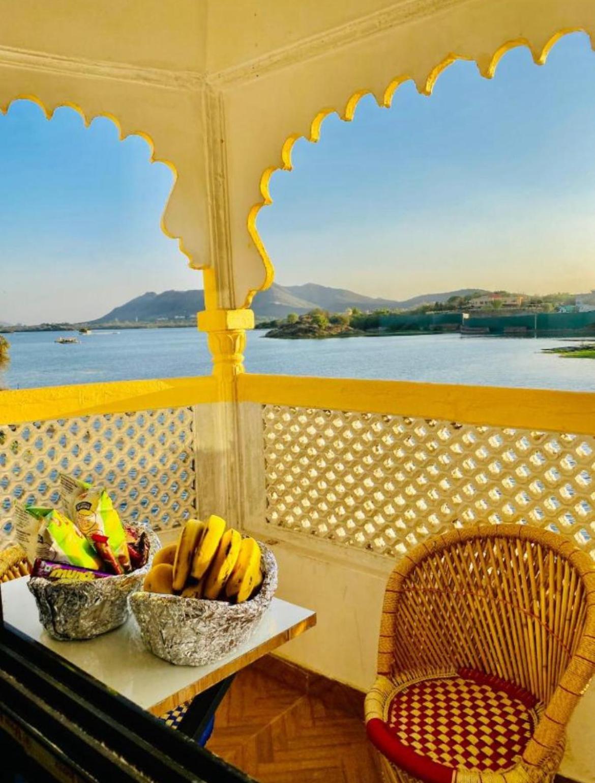 Vallabhgarh A Lake Facing Balcony Udajpur Zewnętrze zdjęcie
